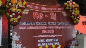 BEM SI Kerakyatan Jatim Kirim Karangan Bunga ke Grahadi, Soroti “Agustus Kelam”