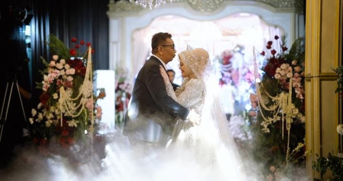 Pernikahan Bambang Budianto dan Dian Mariana di Banyuwangi Diwarnai Hadiah Umrah